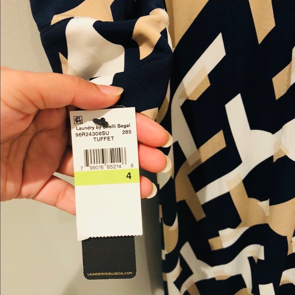 Laundry by Shelli Segal dress. - Picture 7 of 8